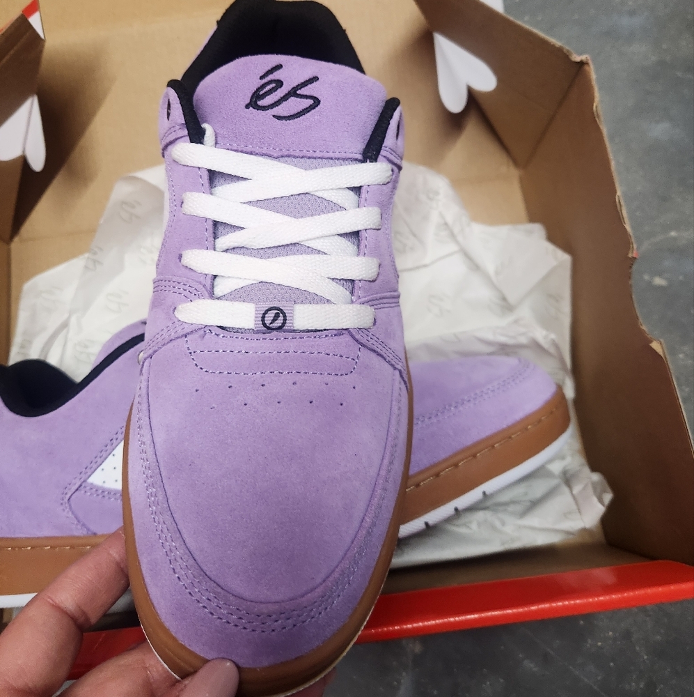 Zumiez ES Lavender and White Sneakers with Brown Soles, Size MEN  9 - Picture 2 of 4